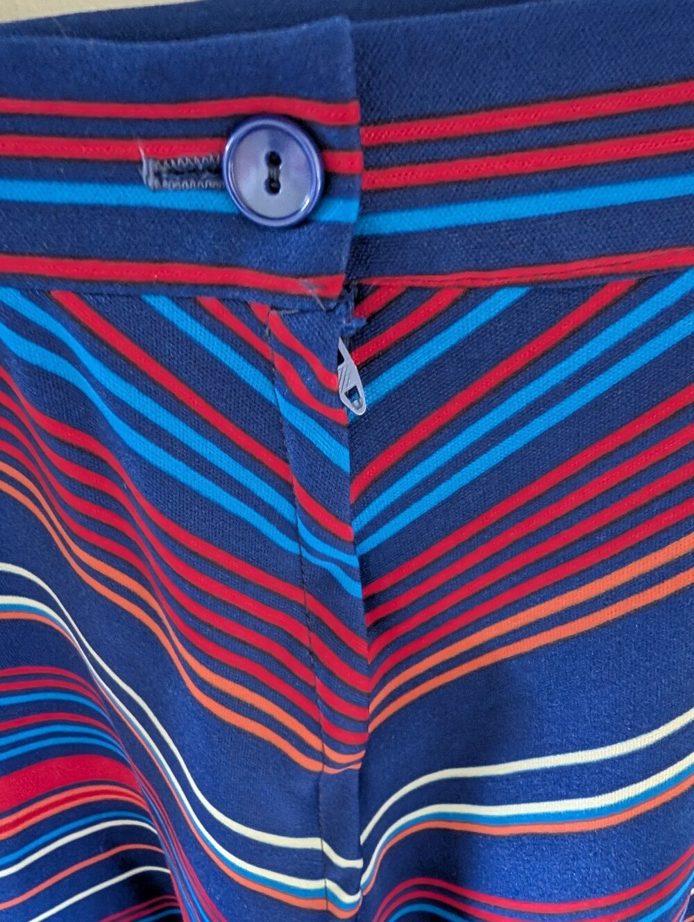 Vintage Maxi Skirt From 1972 Polyester Striped Navy and Red A-Line Maxi Skirt S - Picture 3 of 4